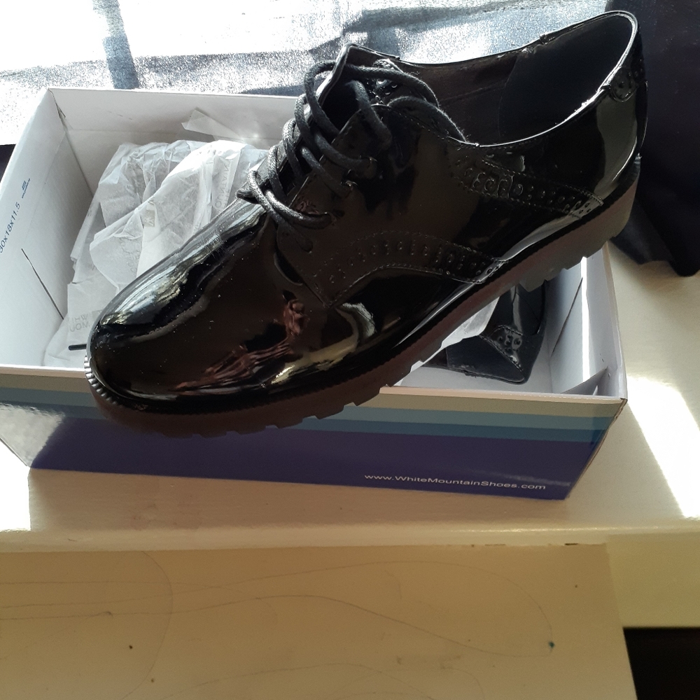 White Mountain Patent Leather Shoes